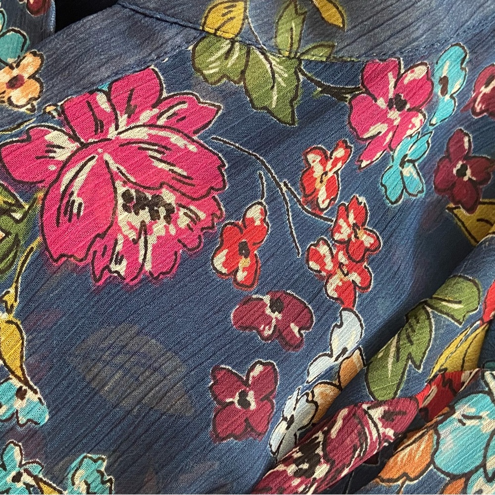 3/$25 KUT Semi Sheer Romantic Floral Blouse M - Picture 6 of 6